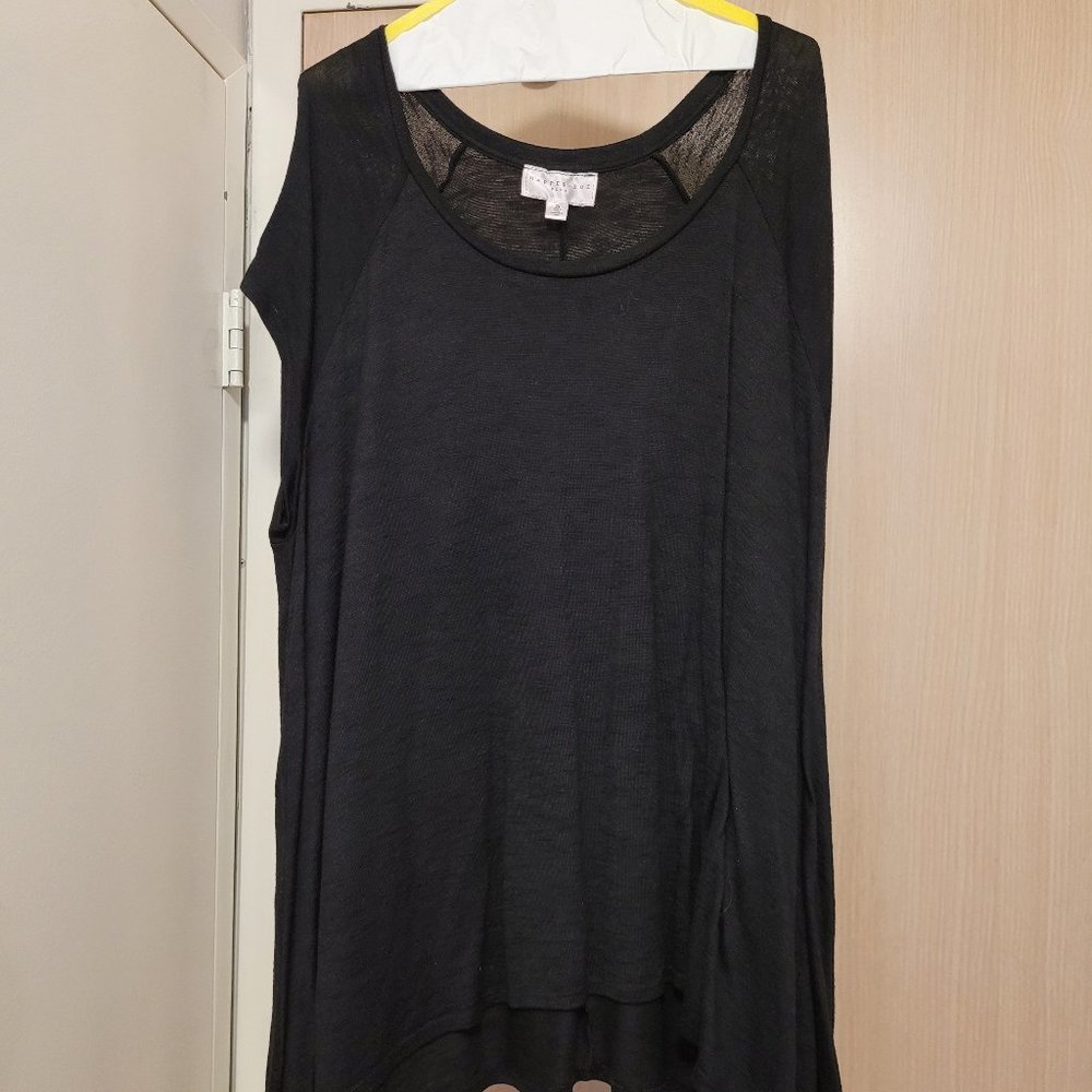 GENTLY USED, HARPER ZOE PLUS, SHORT SLEEVE PULL OVER, 2XL!!!